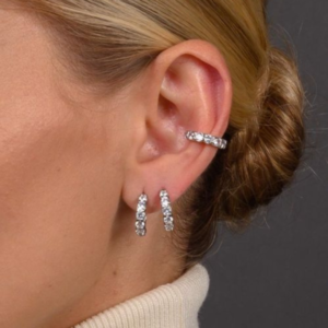 Brincos minimalista de strass e garras de prata